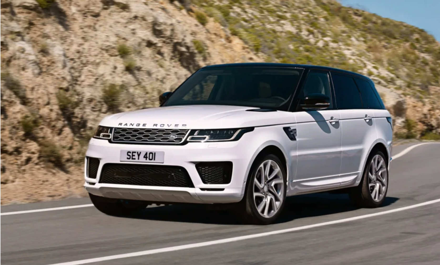 14.300 chiếc Range Rover bị lỗi camera lùi cần triệu hồi