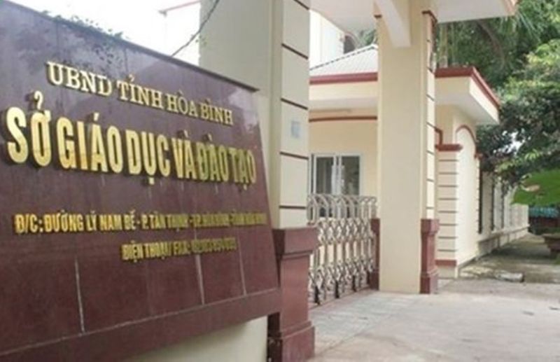 Nghe VietNamNet: Những cán bộ nào ở Hòa Bình bị kỷ luật vì có con được nâng điểm thi?