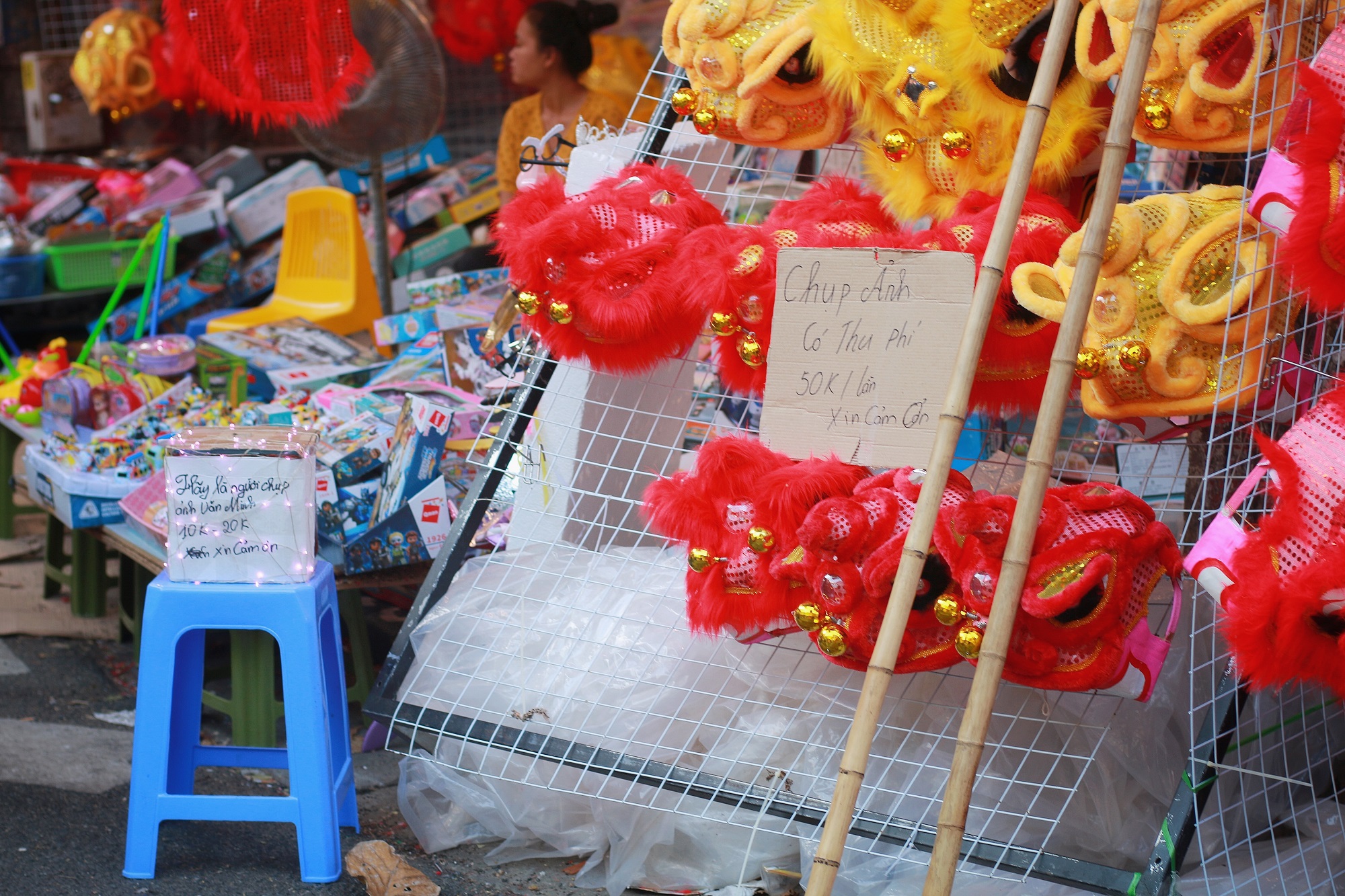 Tiểu thương Hàng Mã đồng loạt treo biển “Cấm chụp ảnh”, khách muốn chụp phải bỏ phí? - 5