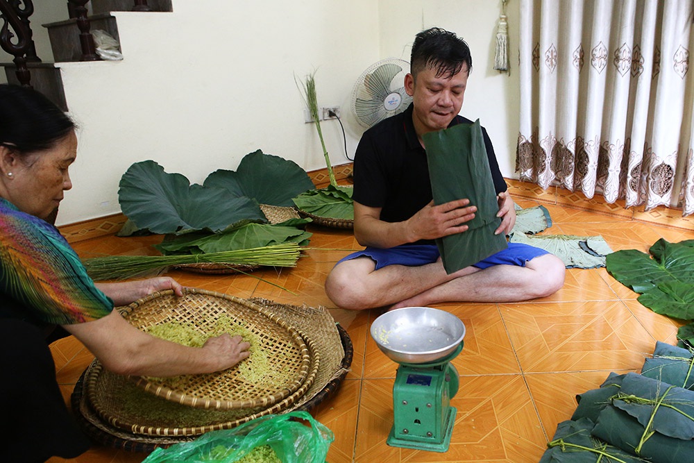 Tận mắt xem quy trình làm cốm ở làng nghề nổi tiếng nhất Hà Nội - 8