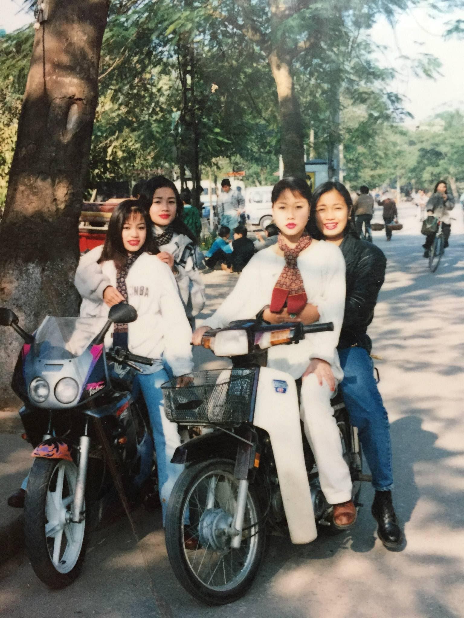 Giới nhà giàu Hà Nội thập niên 90: Dùng máy nhắn tin, đi xe phân khối lớn - 9