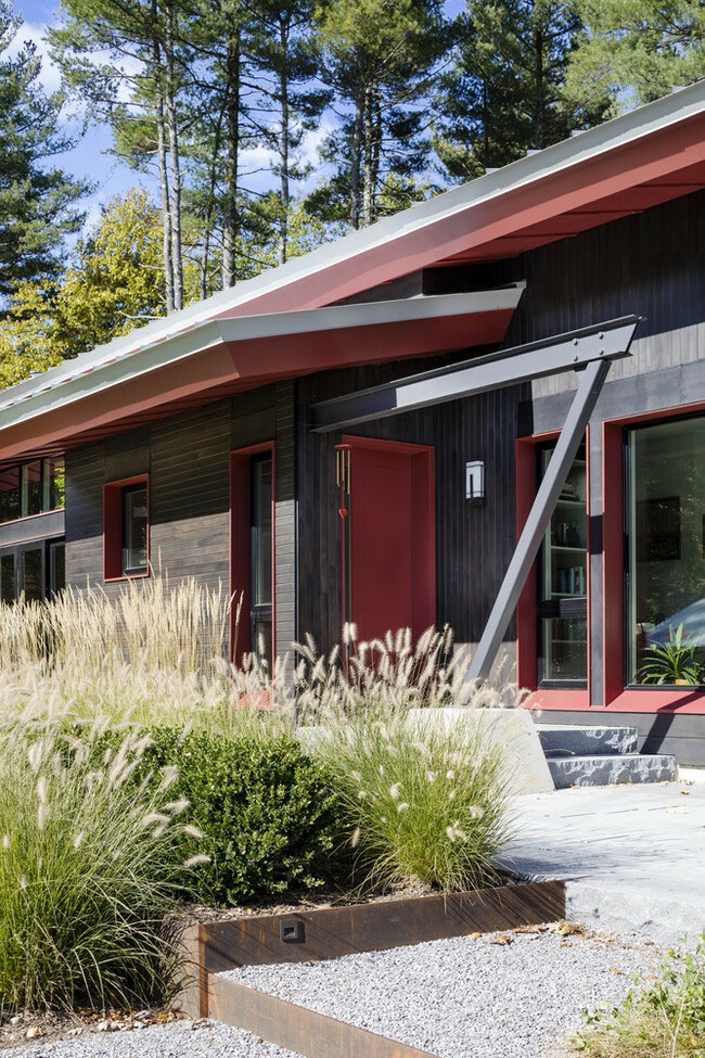 Nhà nhỏ ở nông thôn của cặp vợ chồng già về hưu gây ấn tượng vì quá tiện nghi - 5