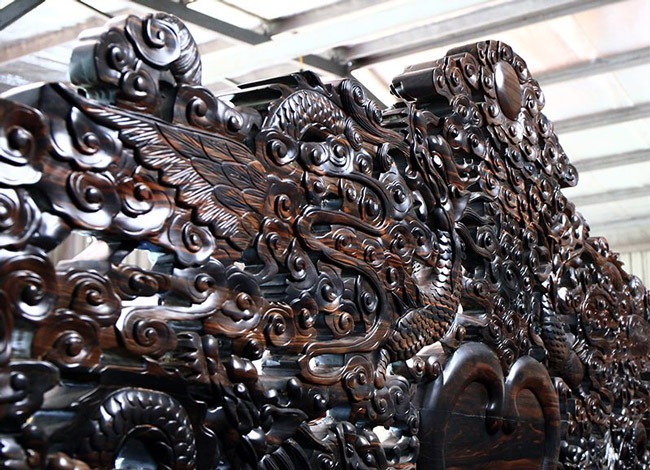 Gom gỗ mun suốt 7 năm rồi lấy lõi làm bộ bàn ghế giá chục tỷ đồng - 10