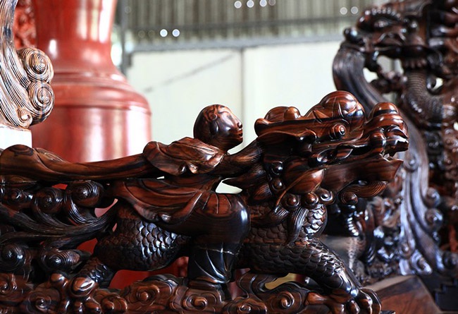 Gom gỗ mun suốt 7 năm rồi lấy lõi làm bộ bàn ghế giá chục tỷ đồng - 5