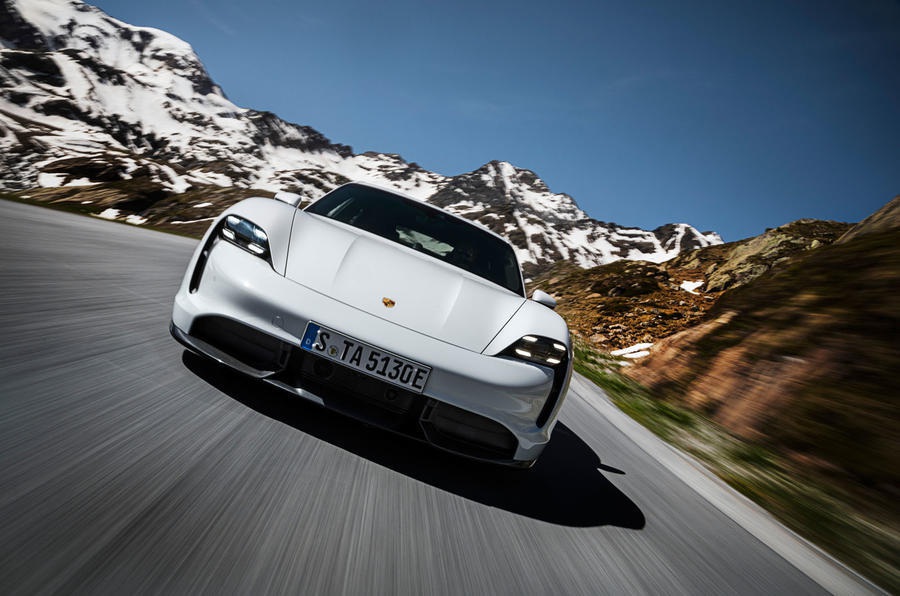 Porsche lách khe hẹp trên thị trường xe chạy điện