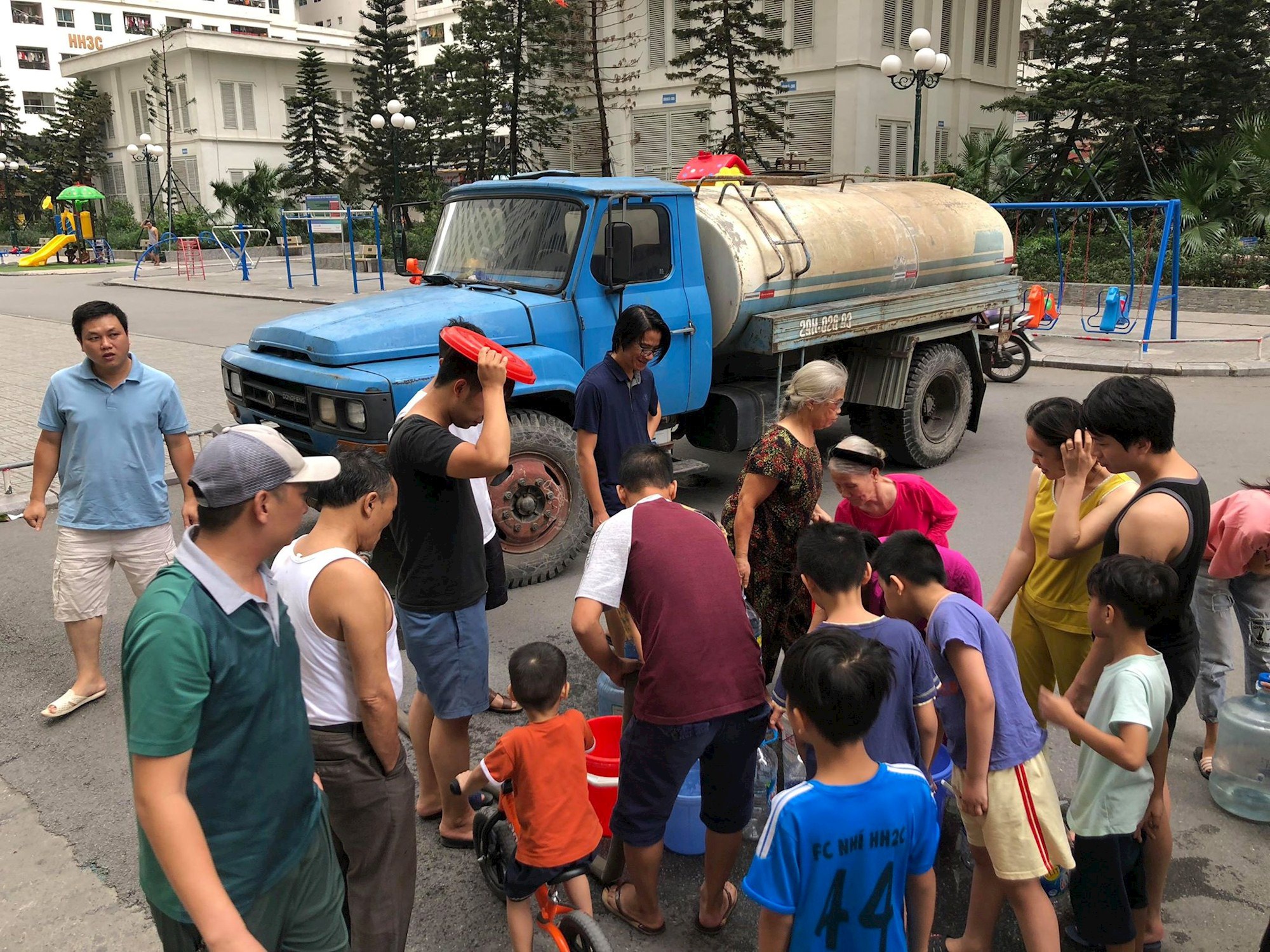 Nghe VietNamNet: Điện thoại Công ty nước sạch Hà Nội bị gọi “cháy máy”