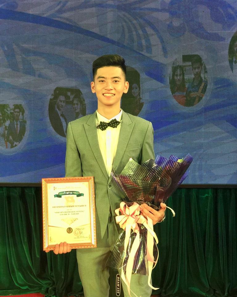 Chỉ 2 giây lên sóng truyền hình, nam sinh ĐH Phòng cháy bỗng nổi rần rần - 3