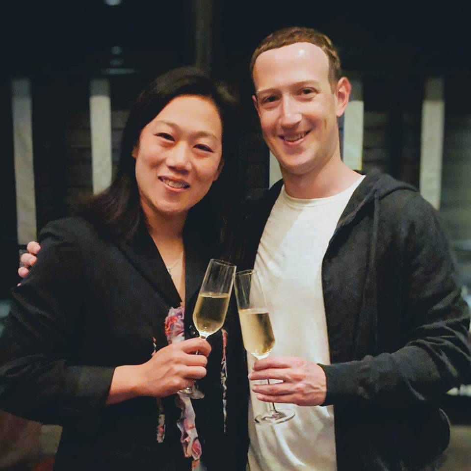 Những điều thú vị về mối tình đẹp kéo dài 16 năm giữa Mark Zuckerberg và vợ - 24