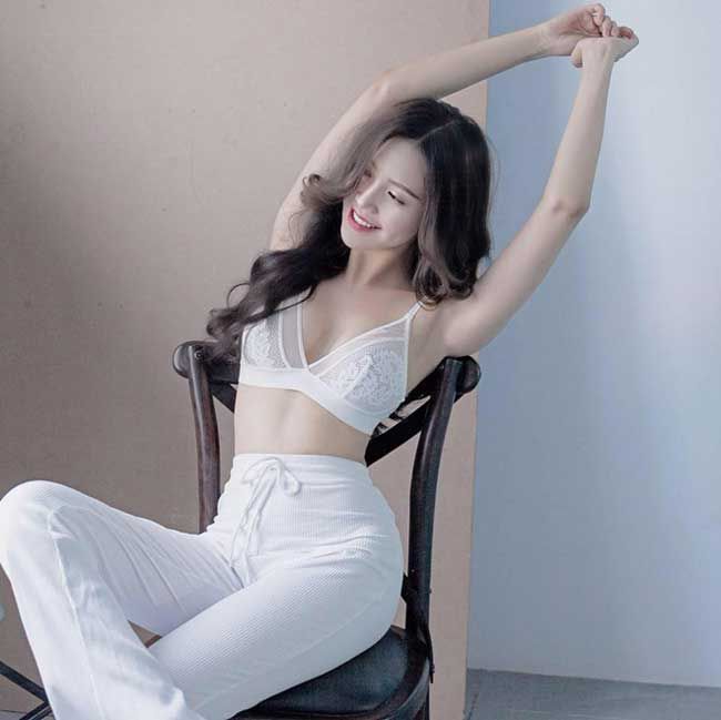 3 nữ tiếp viên hàng không Việt Nam gợi cảm khi rời đồng phục bay - 18