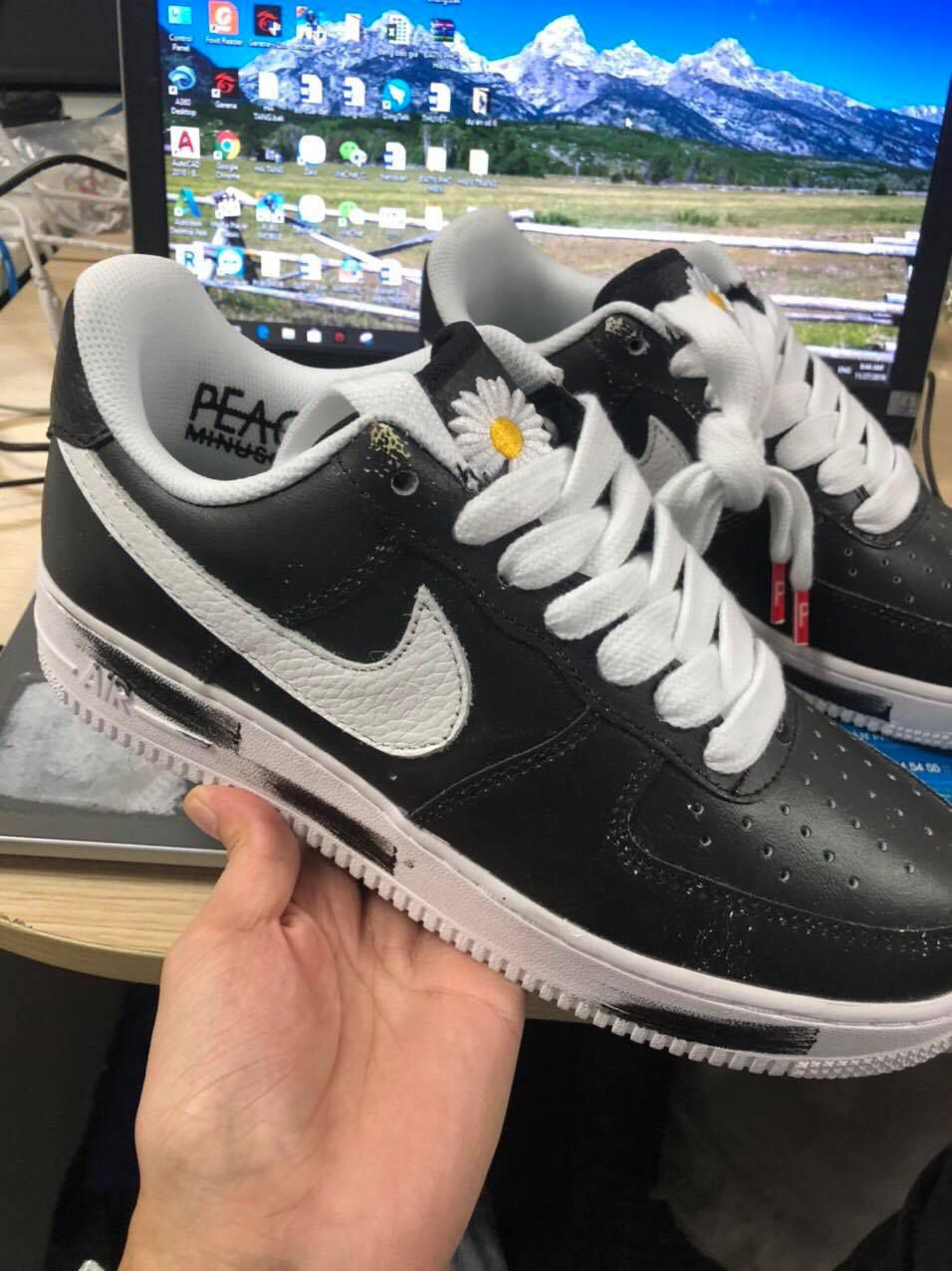 Đôi giày trăm triệu G-Dragon thiết kế bị làm nhái chỉ 2 triệu đồng - 2