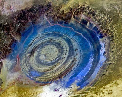 Con mắt khổng lồ bí ẩn trên sa mạc lớn nhất thế giới - 4