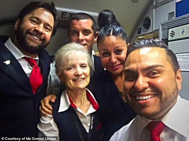 Nữ tiếp viên hàng không 79 tuổi kiện hãng bay vì bị đuổi việc - 2