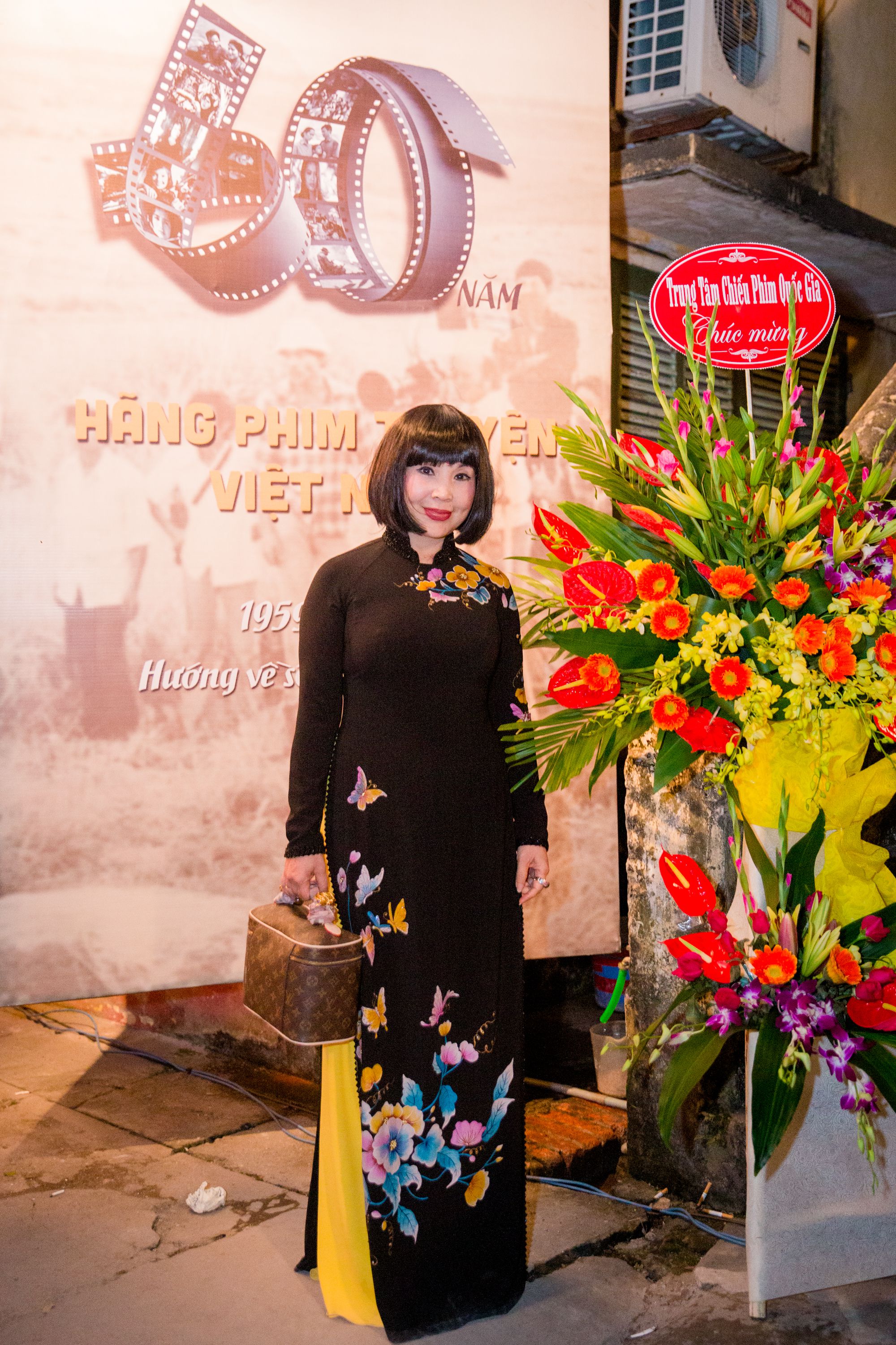 NSND Lan Hương: “32 năm qua, anh Bình vẫn chiều chuộng và chưa bao giờ quát vợ” - 3