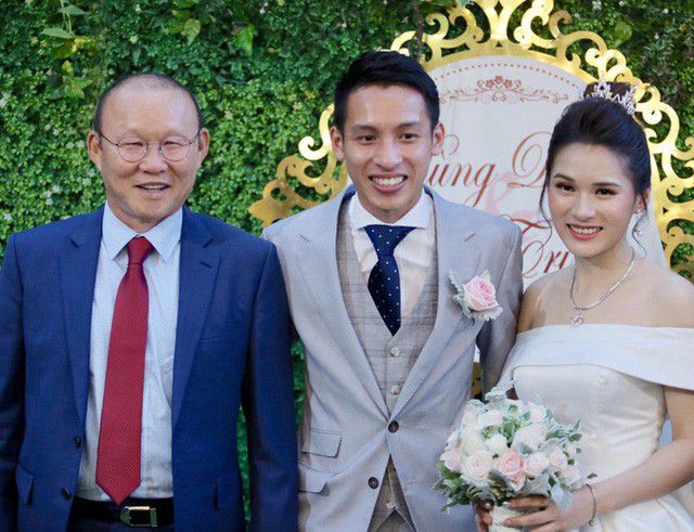 Đỗ Hùng Dũng và chuyện tình đặc biệt với người vợ không thích bóng đá