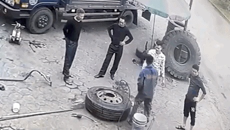 Nổ lốp xe ôtô nguy hiểm đến mức nào?