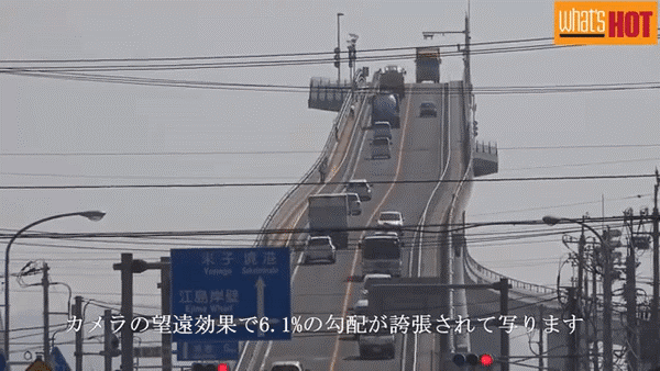 'Toát mồ hôi' với cầu dốc đứng như tàu lượn siêu tốc