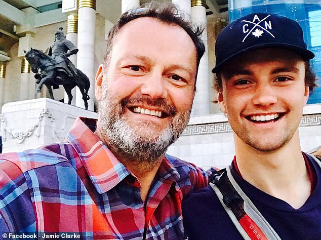 Bố đưa con đi phượt suốt 1 tháng để cai điện thoại - 1