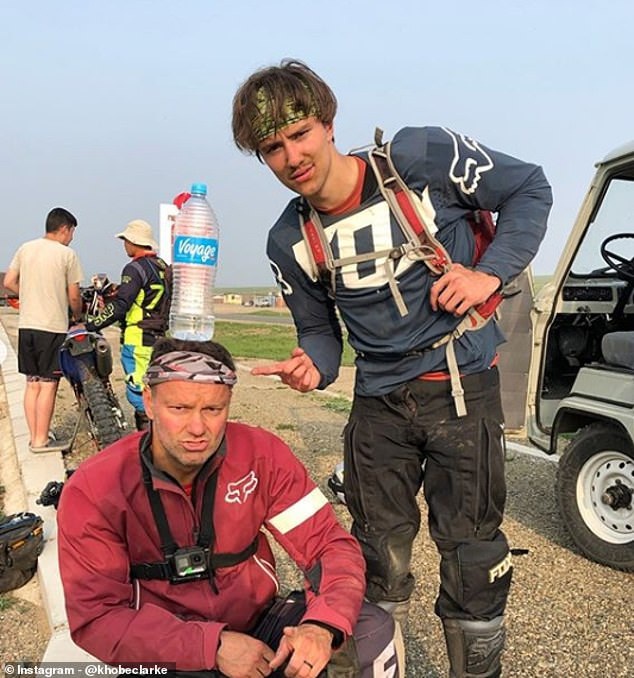 Bố đưa con đi phượt suốt 1 tháng để cai điện thoại - 2