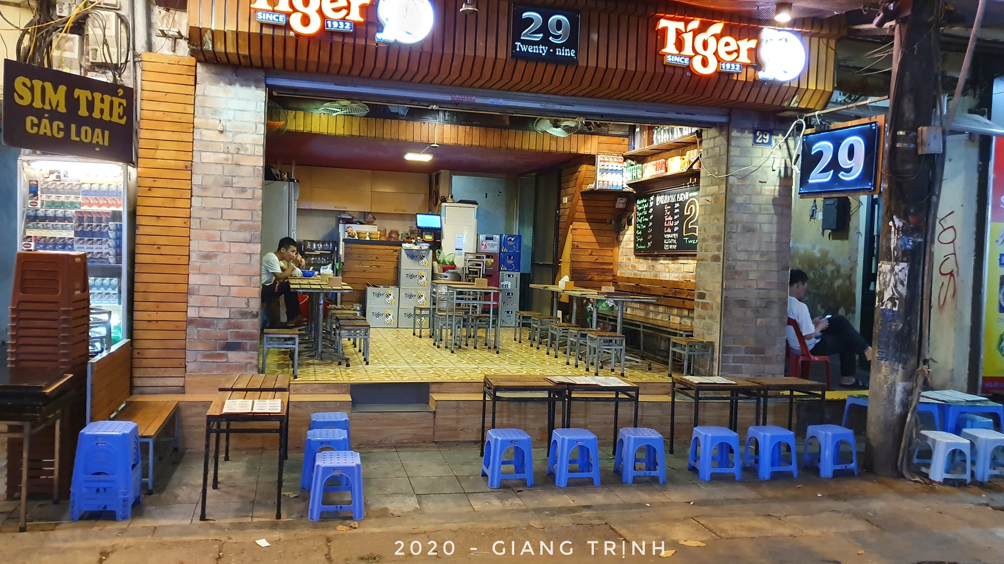 Phố bia Tạ Hiện lên báo quốc tế cũng vắng vẻ lạ thường - 7