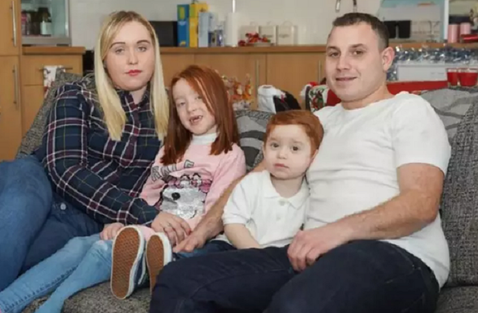 Mắc bệnh lạ, bé trai có thể chết nếu ăn quá 5 hạt đậu mỗi ngày - 3