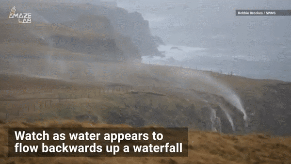 Thác nước chảy ngược lên trời từ vách đá - 1
