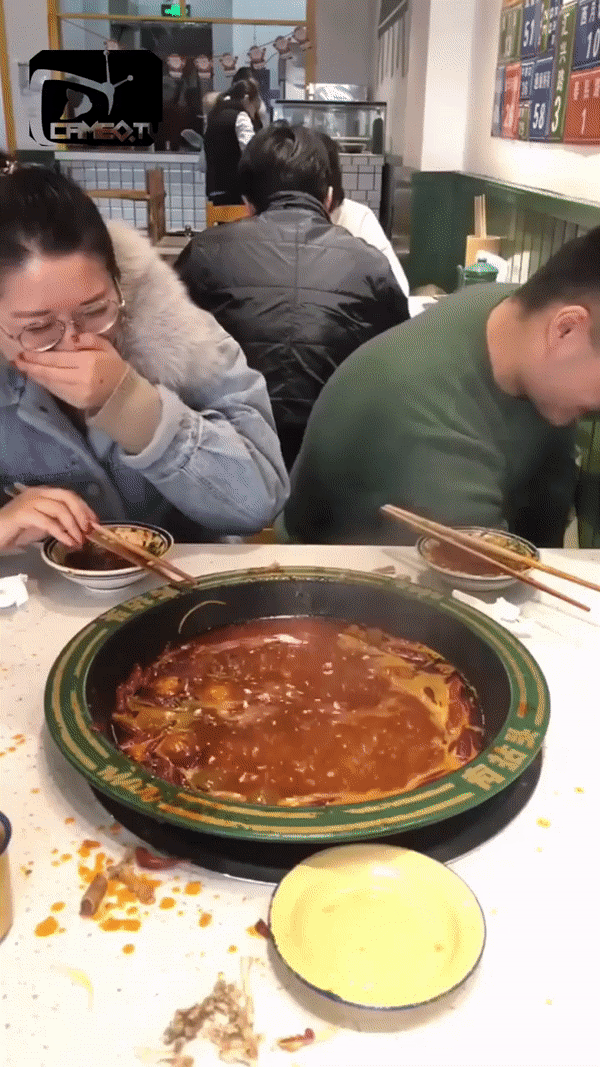 Lén lút mang theo đồ ăn của mình vào nhà hàng để được ăn no mà vẫn rẻ - 2