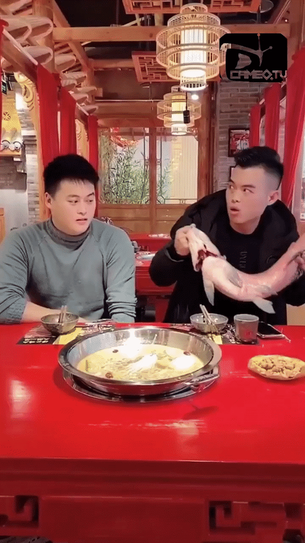 Lén lút mang theo đồ ăn của mình vào nhà hàng để được ăn no mà vẫn rẻ - 3