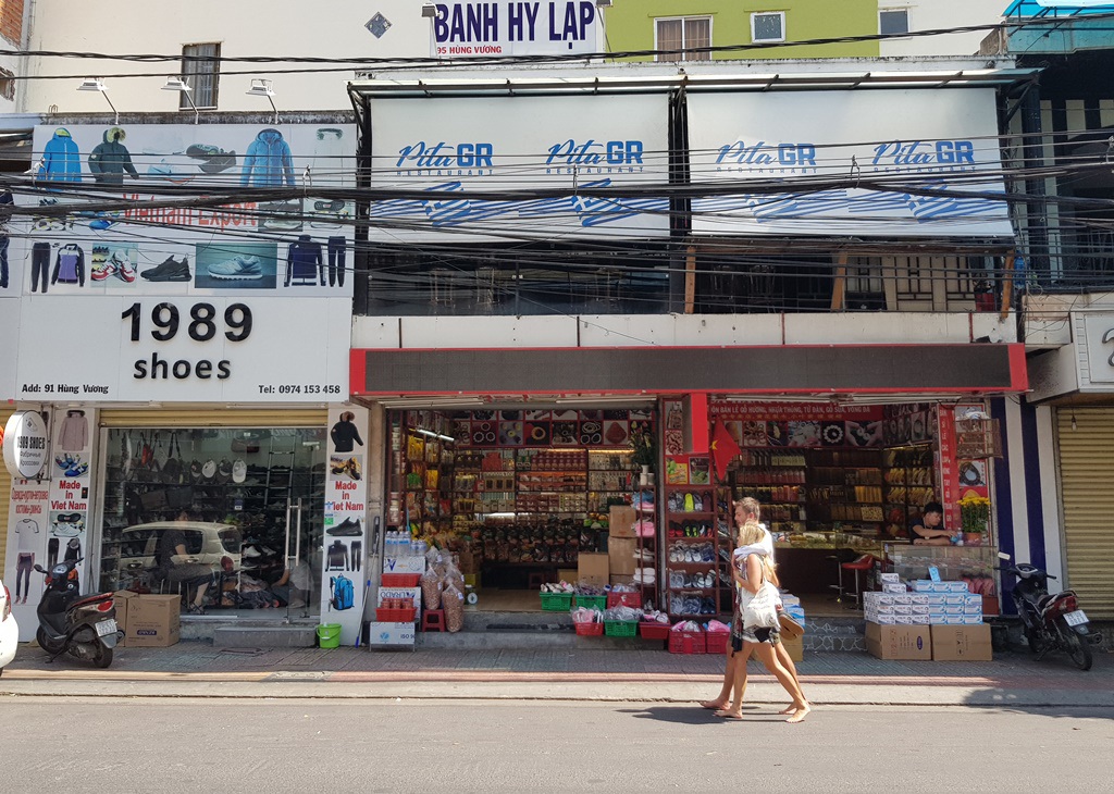 Nha Trang: Cửa hàng vắng khách, lái xe đón khách Trung Quốc thất nghiệp hàng loạt - 2