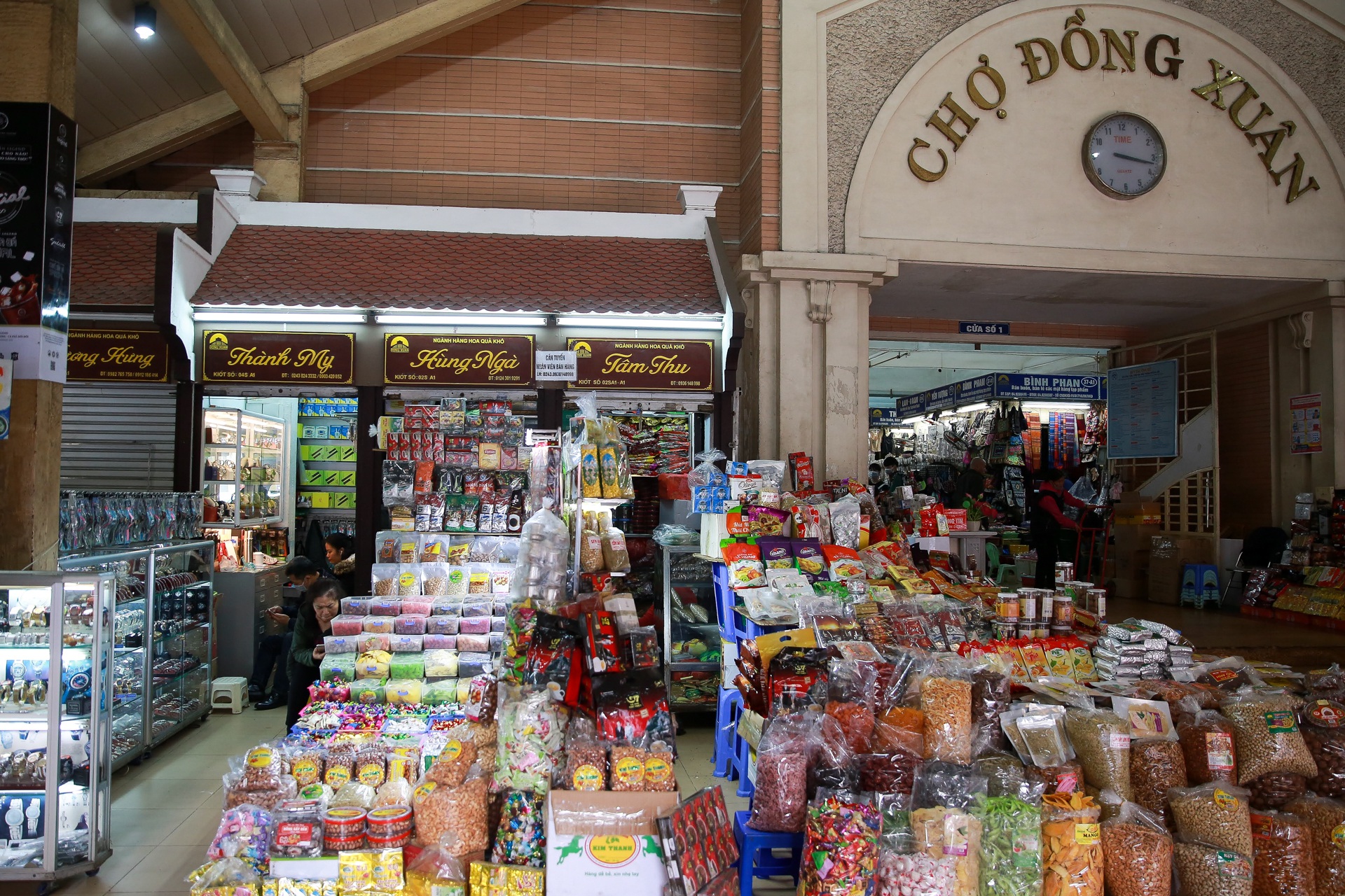 Khu chợ lớn nhất Hà Nội đìu hiu giữa thời dịch Covid-19 - 13