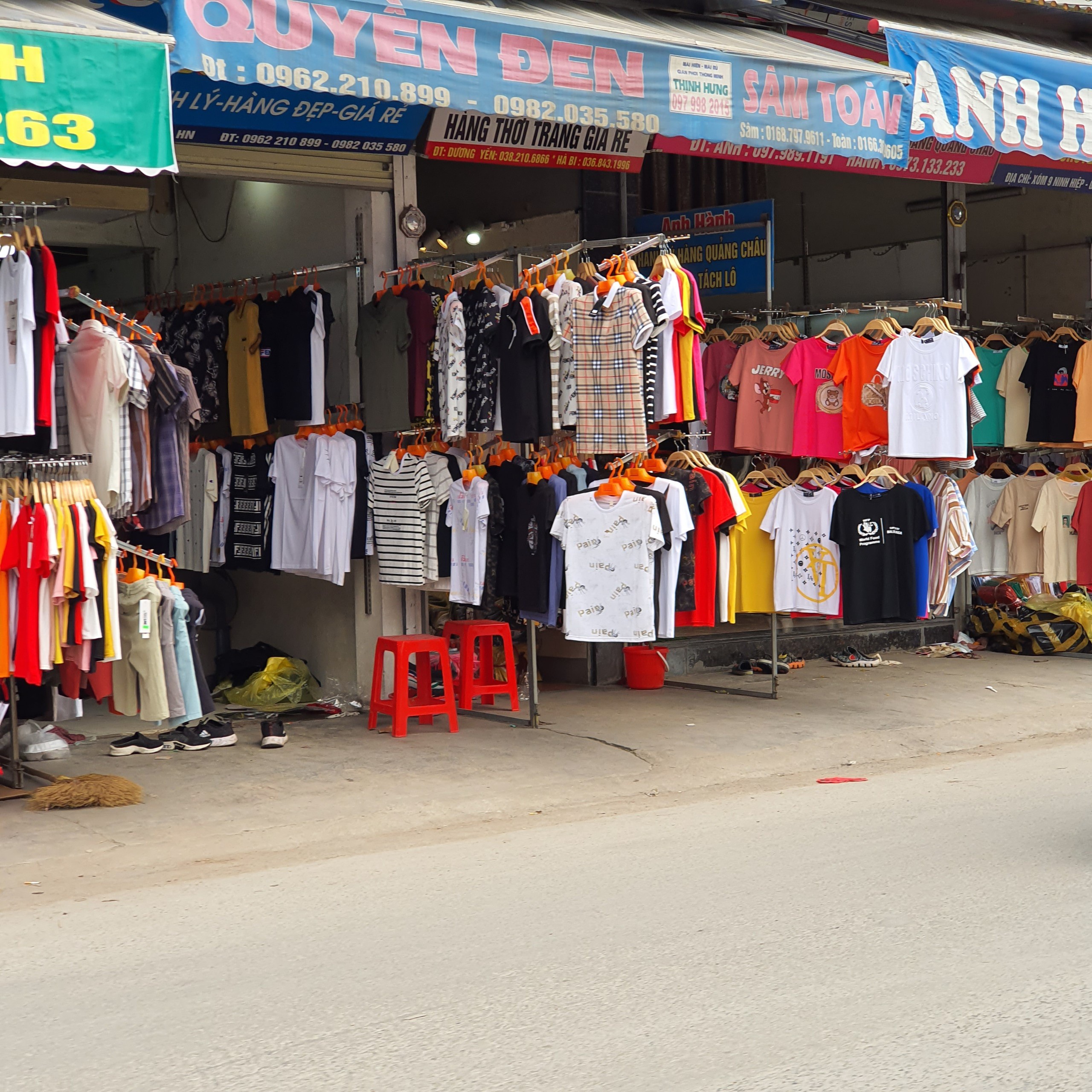 Chợ Ninh Hiệp vắng vẻ, tiểu thương ngồi chơi cả ngày vì không có hàng - 16