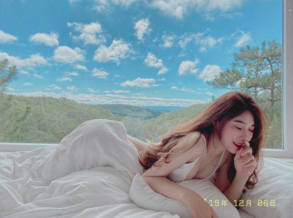 Bạn gái Văn Toàn gắt gỏng đáp trả khi bị chê hở hang - 7