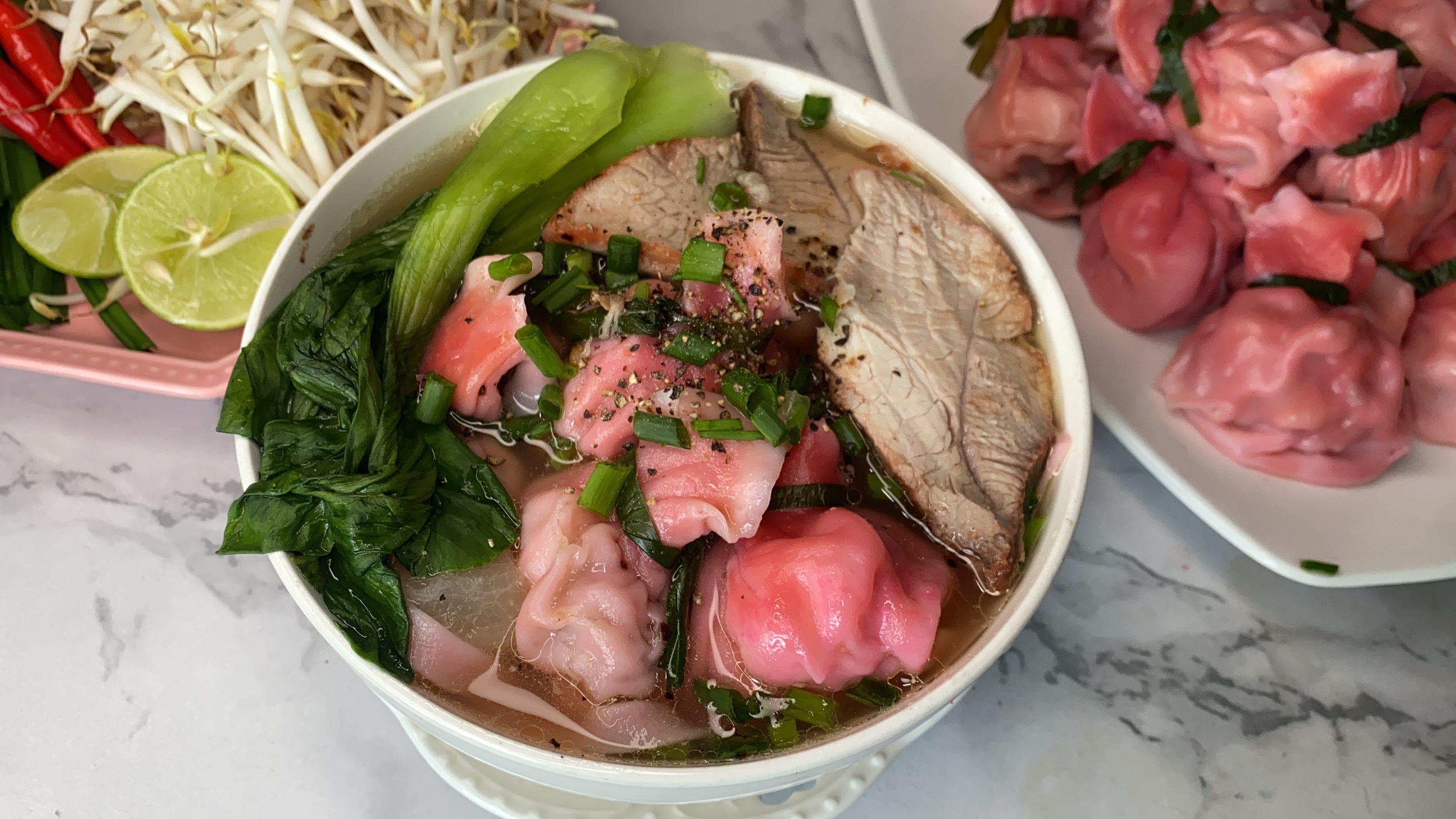 Làm hoành thánh bằng thanh long ruột đỏ bán không kịp nghỉ tay - 8