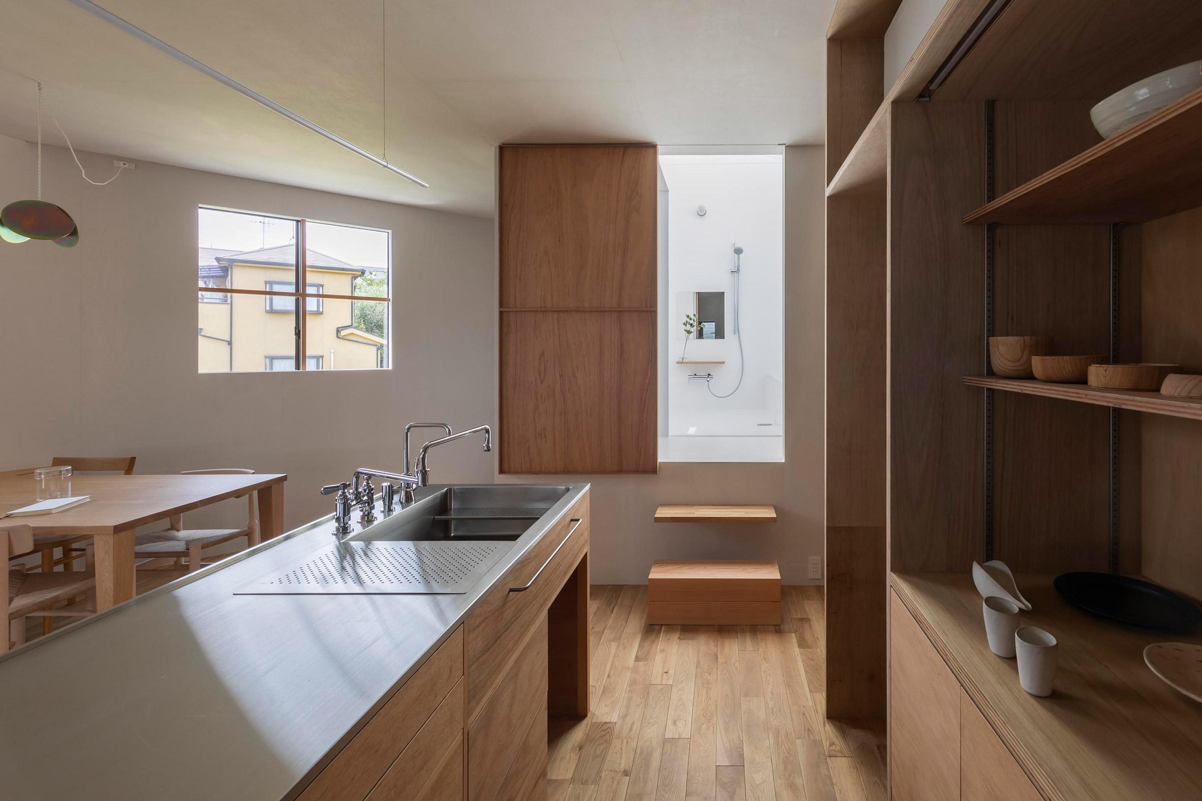 Kỳ lạ ngôi nhà 3 tầng nhưng chứa “16 tầng” như mê cung bên trong - 9