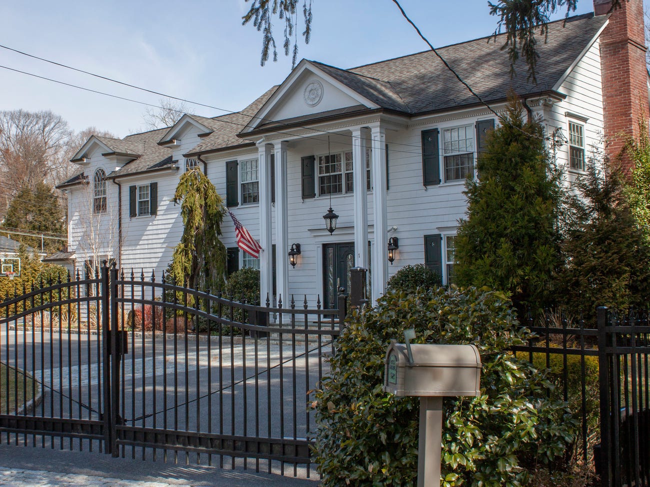 Cuộc sống hào nhoáng ở nơi người dân có mức thu nhập gần 10 tỷ đồng/năm - 5