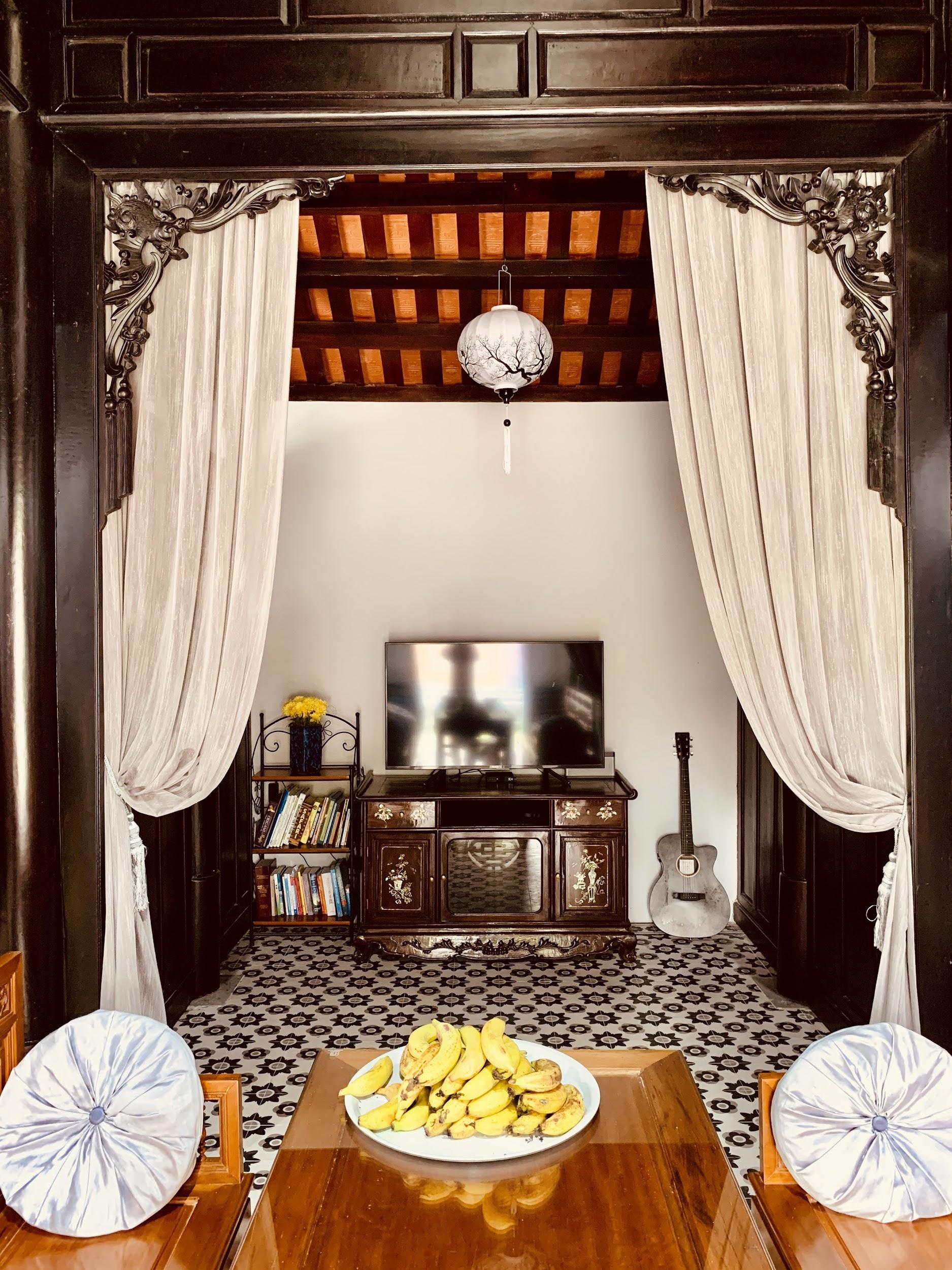 Bất ngờ với căn nhà cổ trăm tuổi đẹp hiếm có của cặp vợ chồng người Huế - 6