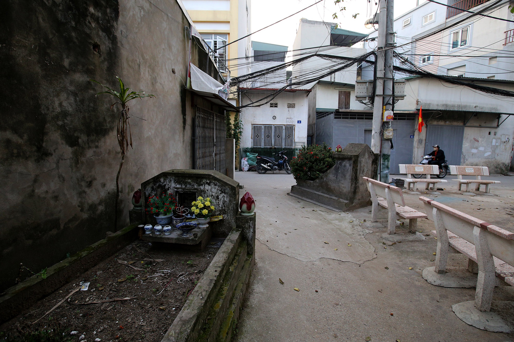 Phố nghĩa địa độc nhất vô nhị ở Hà Nội - 12