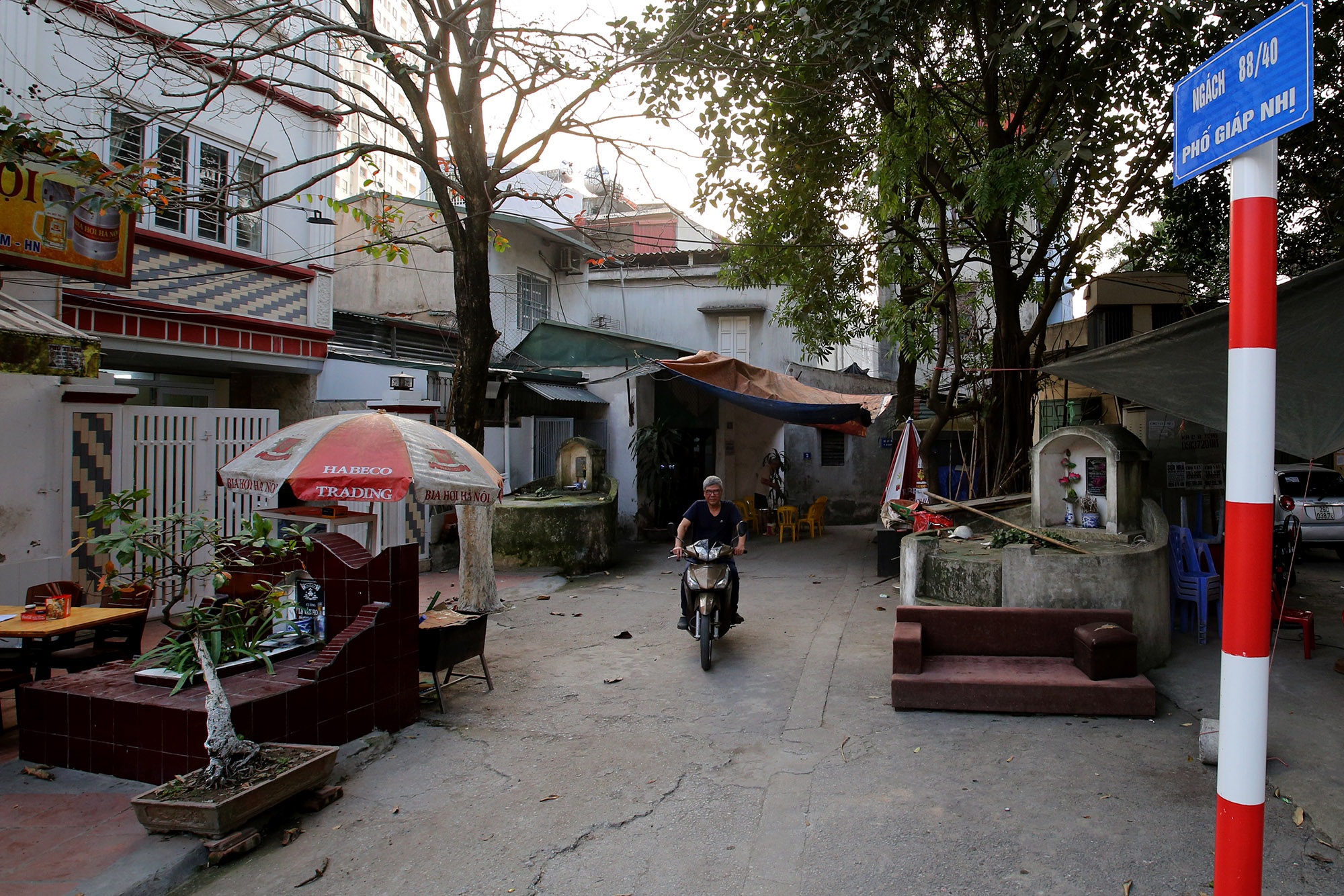 Phố nghĩa địa độc nhất vô nhị ở Hà Nội - 2