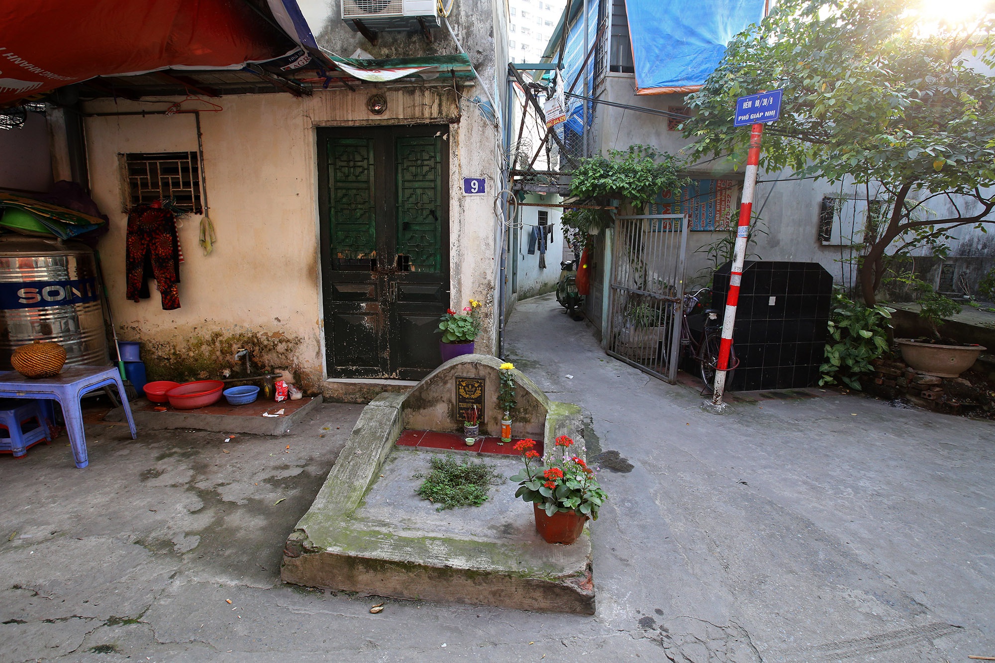 Phố nghĩa địa độc nhất vô nhị ở Hà Nội - 4