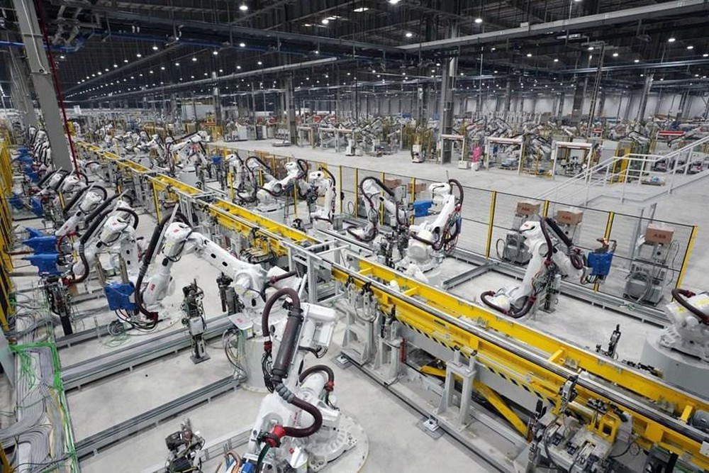 Nhiều nhà máy ôtô vẫn dừng sản xuất dù không thuộc “vùng nguy cơ cao” - 2