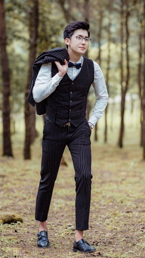 Thầy giáo khó tính nhưng đẹp trai như tài tử điện ảnh gây sốt - 2