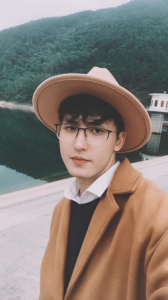 Thầy giáo khó tính nhưng đẹp trai như tài tử điện ảnh gây sốt - 3