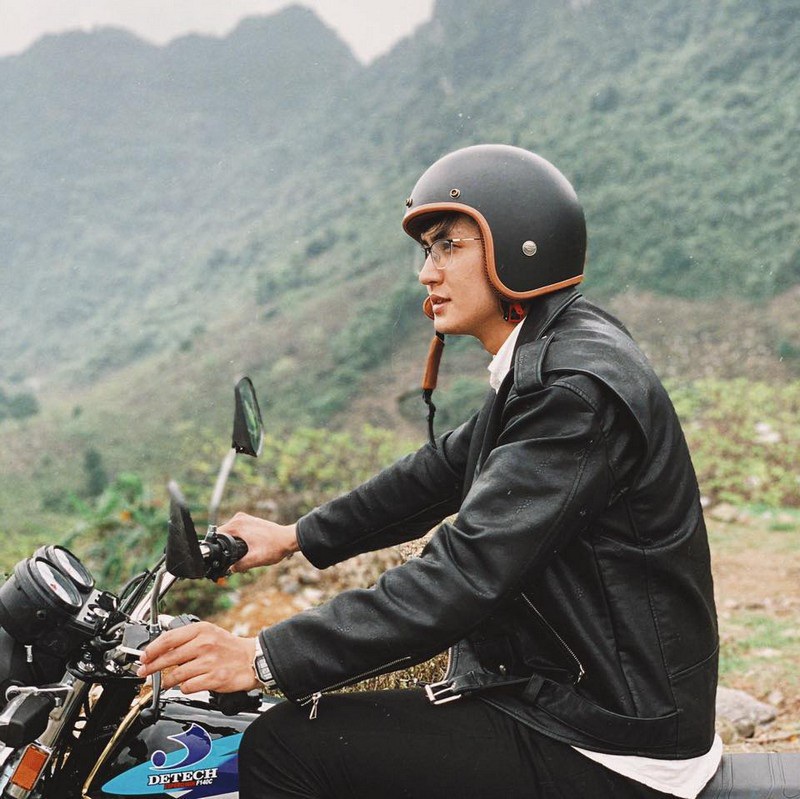 Thầy giáo khó tính nhưng đẹp trai như tài tử điện ảnh gây sốt - 8