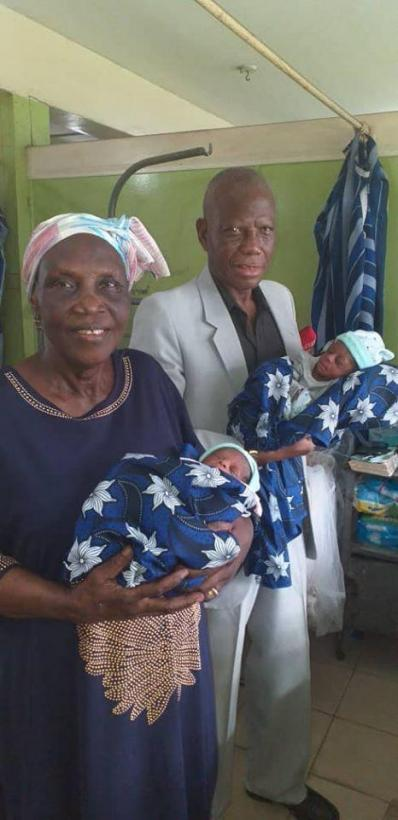 Sinh đôi và làm mẹ lần đầu ở... tuổi 68 - 1