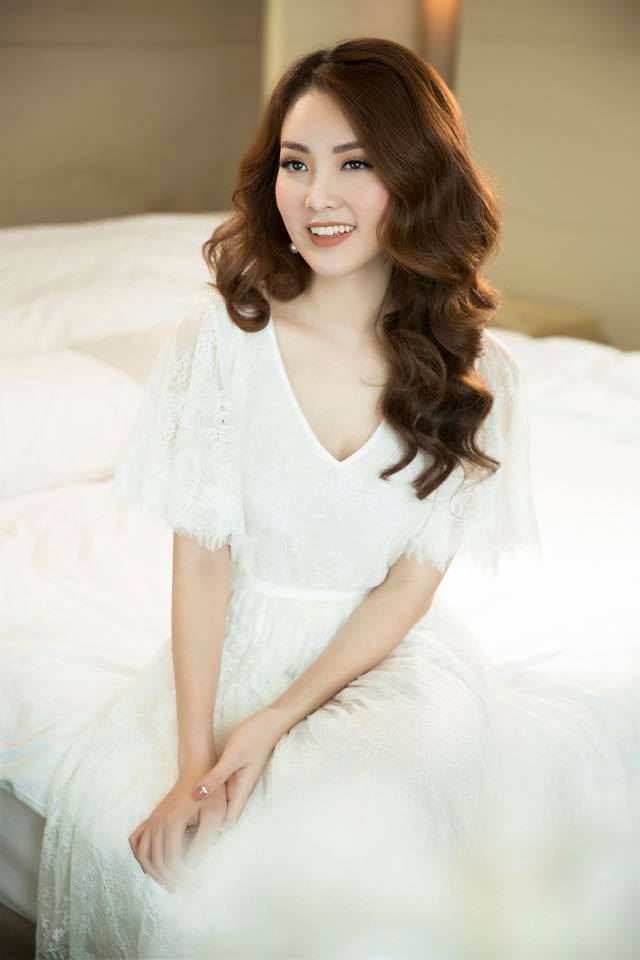 Á hậu Thụy Vân: Bị fan cuồng đeo bám và mặt trái của sự... kín tiếng! - 2