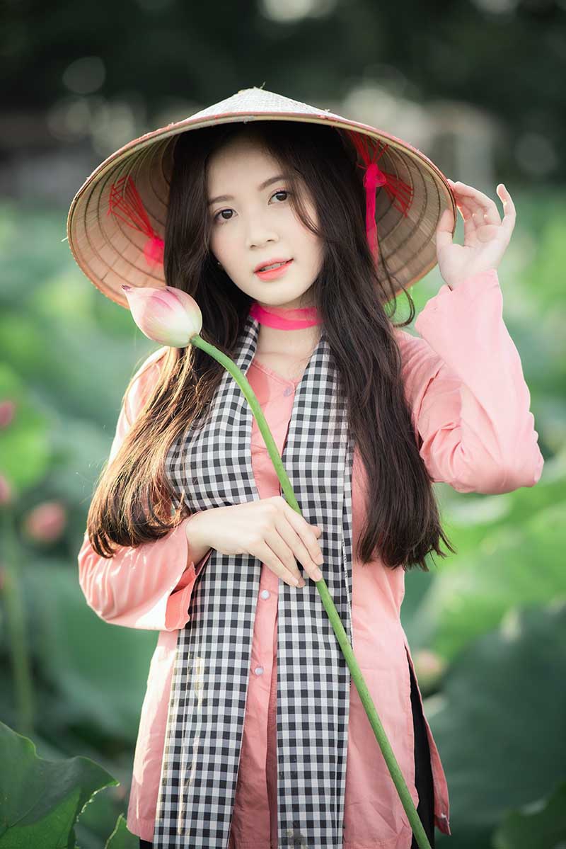 Thiếu nữ Hà thành dịu dàng khoe sắc bên hoa sen - 1
