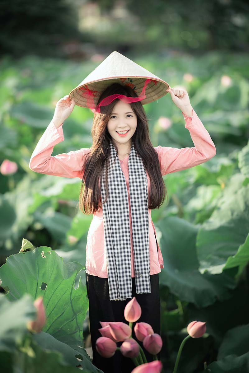 Thiếu nữ Hà thành dịu dàng khoe sắc bên hoa sen - 2