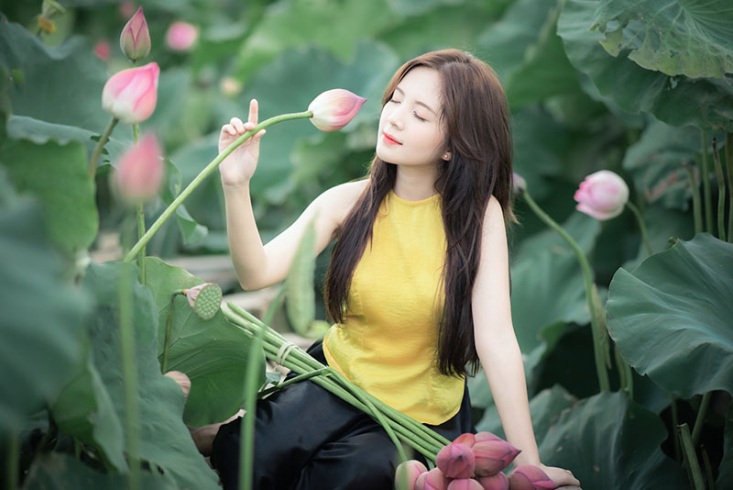 Thiếu nữ Hà thành dịu dàng khoe sắc bên hoa sen - 6