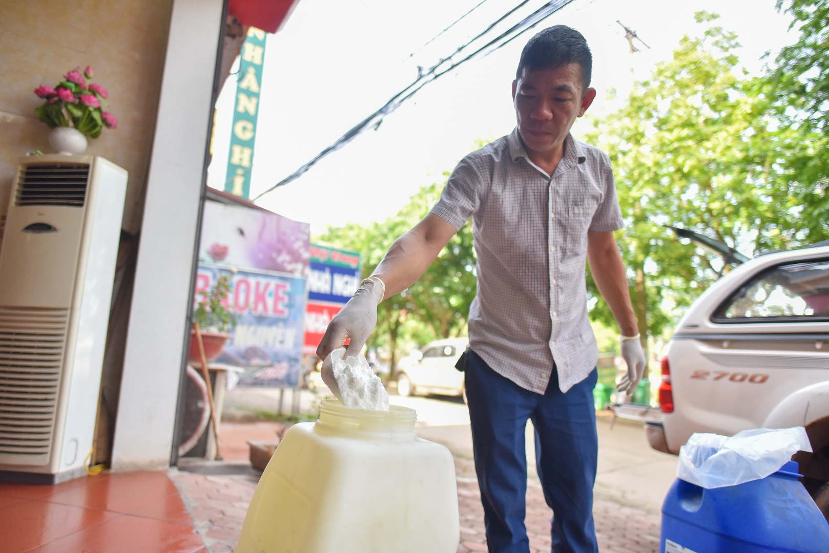 Cảnh bất thường ở khu cách ly đón thương lái Trung Quốc sang thu mua vải - 3