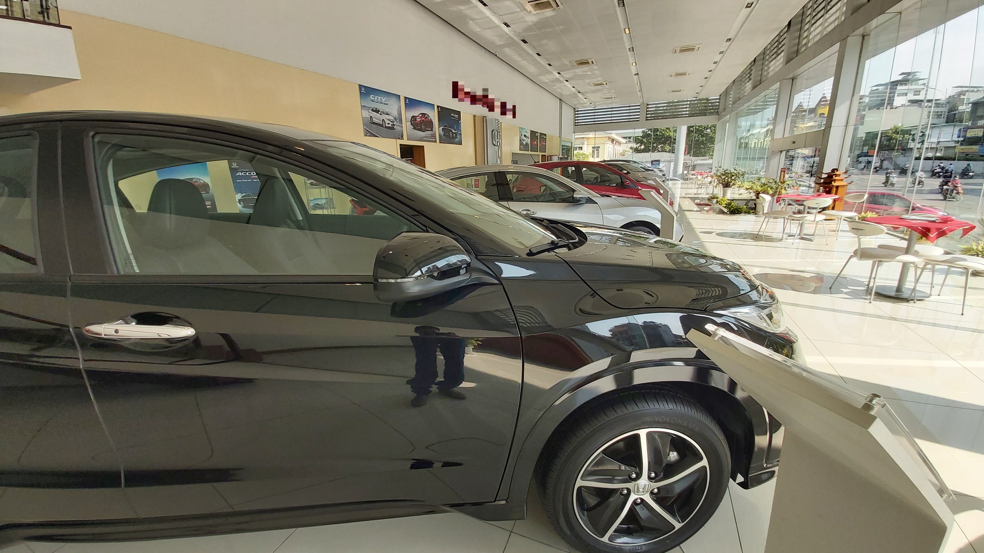 Hãng xe chuyển từ tay buôn sang lắp ráp: Kỳ vọng giá xe giảm sâu? - 1