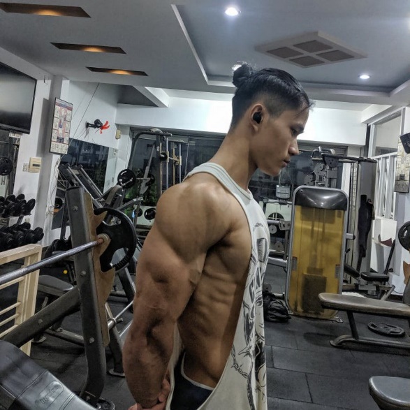 Tăng gần 20kg một năm, 9X gầy gò hóa chàng trai 6 múi đầy ngoạn mục - 4